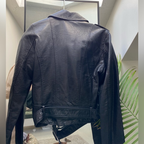 Fitted black faux leather jacket - Picture 4 of 5
